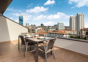 Connection Roof Suite room in Tzl Suites