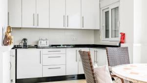 Modern Stunning Townhouse 3 bed 2 bath on La Torre CE51LT