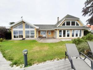 Lovely beach house with sea view in Jonstorp