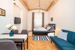 Cosy, retro-styled flat in beautiful Zizkov