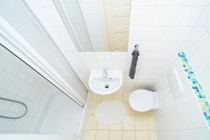 Cozy and sunny apartment in uptown