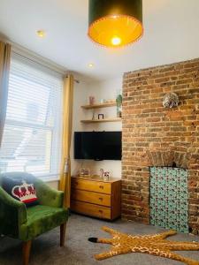 Funky 2 Bedroom Apartment In Town Centre