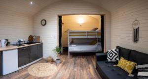 The Getaway - The Buzzard - Luxury Family Glamping Cabin