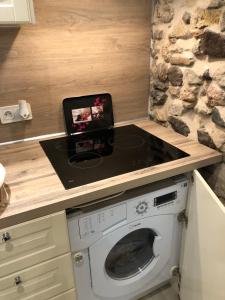 Vieil Antibes, ravissant 2p avec petite terrasse