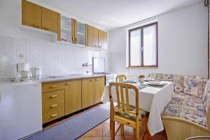 Milan in Rastovača - Haus für 4 Personen