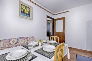 Milan in Rastovača - Haus für 4 Personen
