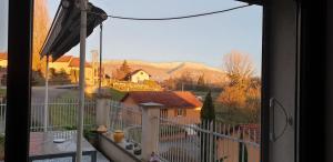 Sejours chez l'habitant Le(s) Nichoir(s) Pusignieu : Chambre Double - Vue sur Montagne