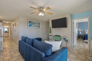200 yds to private gated beach access- 3BR-2BA- quiet location in the heart of Destin!
