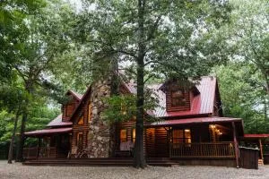 Broken Bow Family Cabin with Private Hot Tub! - Hochatown