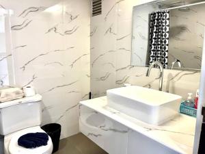 Patong Beach Gardens - Pool Fast WiFi Smart TVs