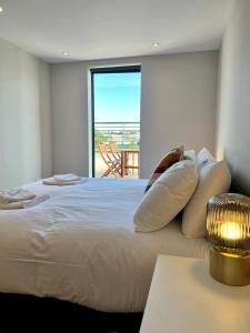 SoHot Stays Sea View Apartments- central location- sleeps 4