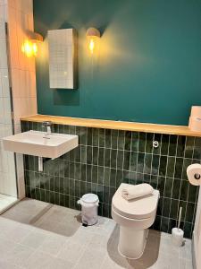 SoHot Stays Sea View Apartments- central location- sleeps 4