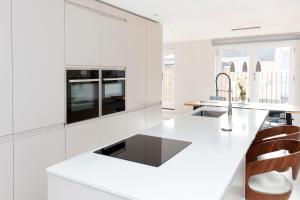 Fabulous Central Windsor Town House With Parking