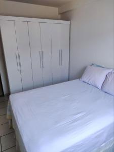 Apartamento com piscina a uma quadra da praia de jatiuca