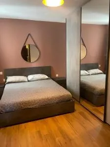 Airport Accommodation Bedroom with your own private Bathroom Self Check In and Self Check Out Air-condition Included - Qrendi