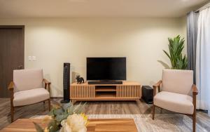 Gated Community Home, Parking, Pool, Tennis court