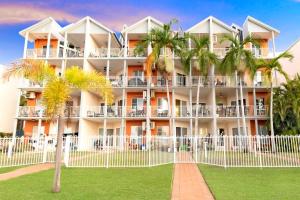 Arafura Abode - Oceanfront Stay with Stunning Views