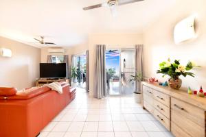 Arafura Abode - Oceanfront Stay with Stunning Views