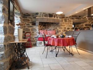 Maisons de vacances Gite Saint-Julien-Chapteuil, 4 pieces, 8 personnes - FR-1-582-296 : photos des chambres