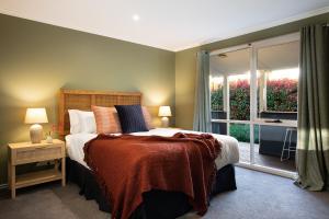 Indus- a bright and welcoming home