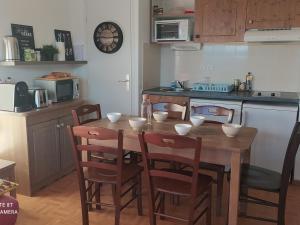 2 pièces 6 pers. 3* à Chamrousse, balcon pied des pistes - FR-1-549-116