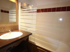 2 pièces 6 pers. 3* à Chamrousse, balcon pied des pistes - FR-1-549-116