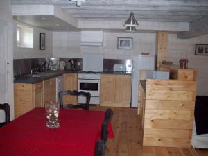 Maisons de vacances Gite Douchy-Montcorbon-Douchy, 3 pieces, 5 personnes - FR-1-590-105 : photos des chambres