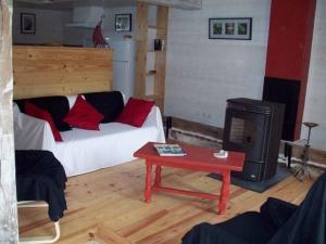 Maisons de vacances Gite Douchy-Montcorbon-Douchy, 3 pieces, 5 personnes - FR-1-590-105 : photos des chambres