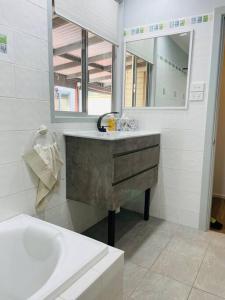 4 mins to Hyams Beach - The Wildlife Shack