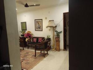 Beautiful and cosy 2 bhk flat near airport