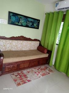Beautiful and cosy 2 bhk flat near airport
