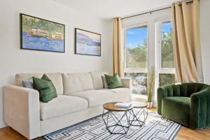 NEW Bright Capitol Hill Condo, Great Location Views