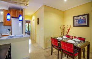 2 Bedroom Cozy Apartment In Orihuela