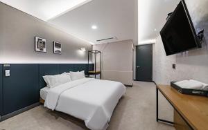 Brown Dot Hotel Guun