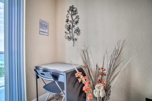 Ocean-View Balcony Beachfront Hollywood Apt!