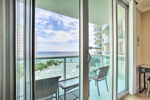 Ocean-View Balcony Beachfront Hollywood Apt!