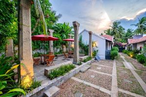 Neemranas Coconut Alley