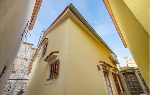Beautiful home in Susak with 2 Bedrooms and WiFi