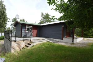 Cottage with a nice view of Lake Vanern outside Mellerud