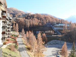 Studio central skis aux pieds, 4 pers, balcon - FR-1-322-10