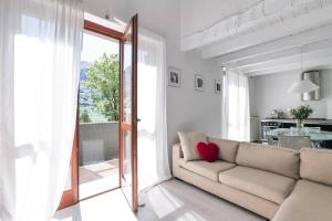 Ranzanico Trilocale Vista Lago 6 posti letto Fast Wi-Fi checkin24h