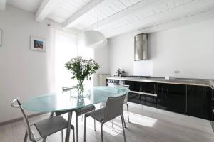 Ranzanico Trilocale Vista Lago 6 posti letto Fast Wi-Fi checkin24h