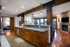 1 Bedroom Condo with Spa - Silver Baron Lodge condo