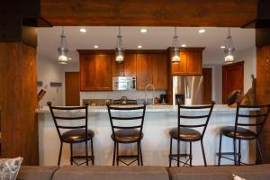 1 Bedroom Condo with Spa - Silver Baron Lodge