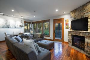 1 Bedroom Condo with Spa - Silver Baron Lodge