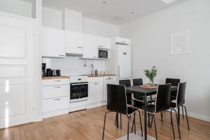 Renovated 1BR at Main Square - Sauna & Parking