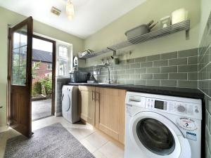 Gorgeous 3BR Townhouse with Garden South Belfast - Pass the Keys