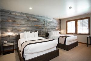 Hotel Room - Silver Baron Lodge
