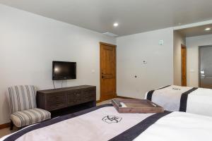 Hotel Room - Silver Baron Lodge