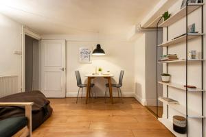 Stylish Underground flat, beach 30s, Graffiti Yard